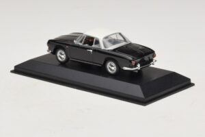 Volkswagen Karmann Ghia Negru cu acoperiș alb Minichamps 1:43 430050224 Metal - imaginea 3 din 5