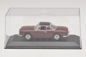 Volkswagen Karmann Ghia Roșu Cu Acoperiș Negru Minichamps 1:43 GHIA002 Metal - imaginea 4 din 5