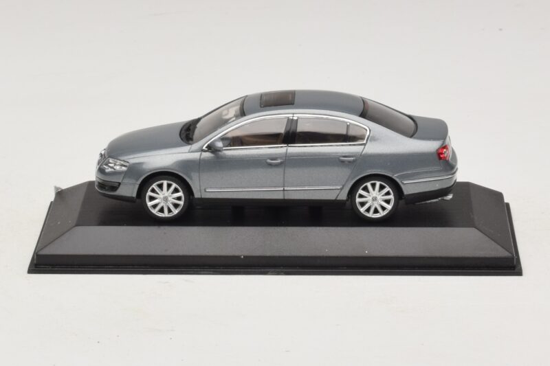 Volkswagen Passat B6 Gri Metalizat Minichamps 1:43 PASSAT006 Metal