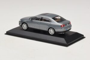 Volkswagen Passat B6 Gri Metalizat Minichamps 1:43 PASSAT006 Metal - imaginea 3 din 5