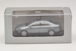 Volkswagen Passat B6 Gri Metalizat Minichamps 1:43 PASSAT006 Metal - imaginea 5 din 5