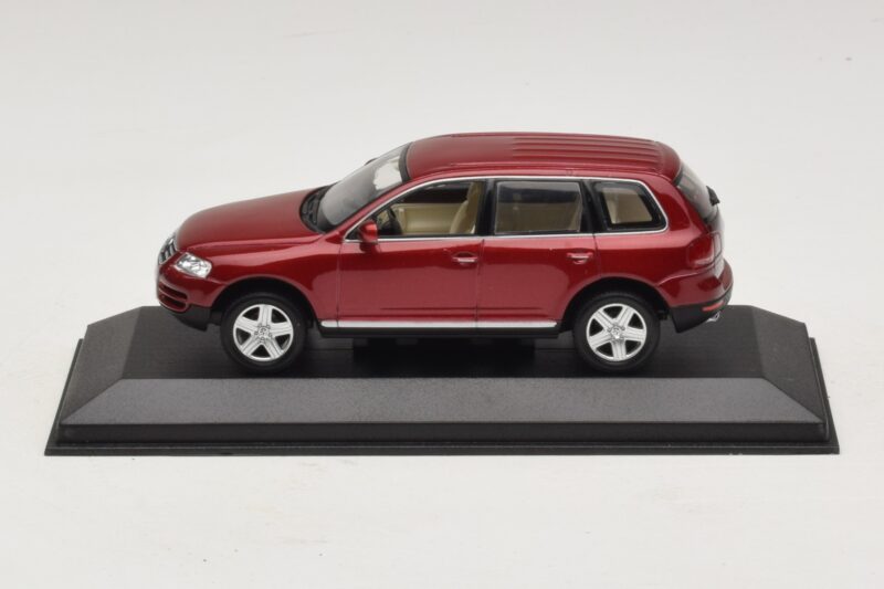 Volkswagen Touareg 7L Roșu Minichamps 1:43 Volkswagen Touareg 7L Roșu Minichamps 1:43 TOUAREG003 Metal