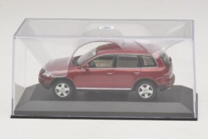 Volkswagen Touareg 7L Roșu Minichamps 1:43 TOUAREG003 Metal - imaginea 4 din 5