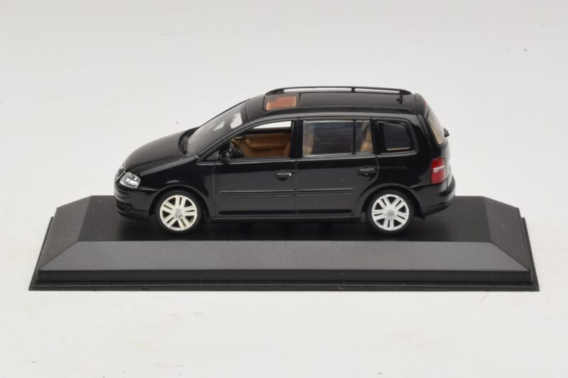 Volkswagen Touran 1T Negru Minichamps 1:43 TOURAN005 Metal