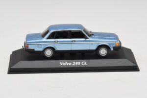 Volvo 240 GL Blue Metallic Maxichamps 1:43 Volvo 240 GL Blue Metallic Maxichamps 1:43 940171400 Metal