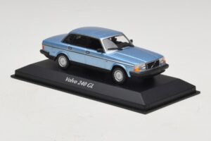 Volvo 240 GL Blue Metallic Maxichamps 1:43 940171400 Metal - imaginea 3 din 5