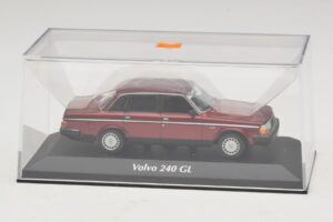 Volvo 240 GL Dark Red Metallic Maxichamps 1:43 940171401 Metal - imaginea 4 din 5